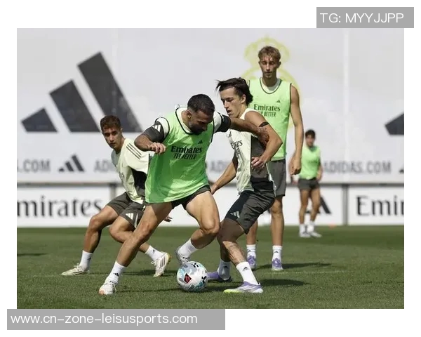 皇马全员集结阿诺德卡瓦哈尔赫伊森塞巴略斯齐聚训练场