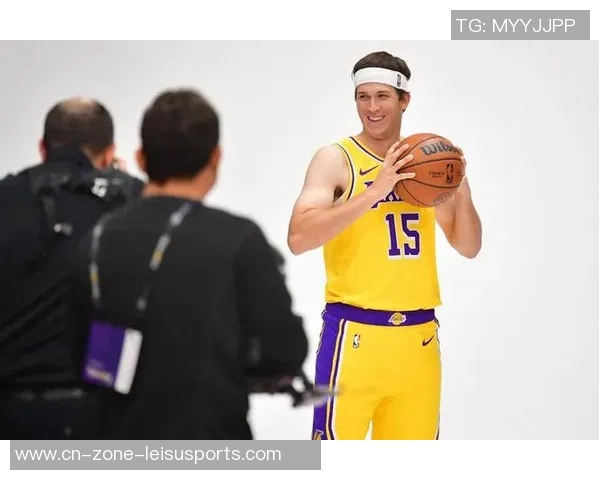 里夫斯谈老詹缺席影响强调全队需共同承担责任与压力